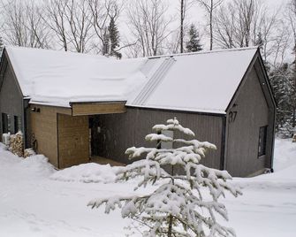 'Alfred Cottage - Unique residence between river and mountains in the Charlevoix - L'Isle-aux-Coudres - Budova