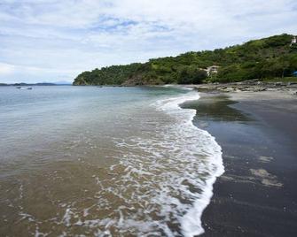 Beautiful Home Steps from Ocotal Beach!! Military Veterans Discount Available. - Ocotal - Beach