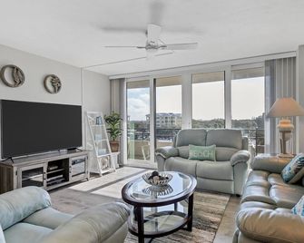 Anchorage Resort 2 Bedroom Condo 6th Flr, Beach Access, Pool 2 Condo - Siesta Key - Sala de estar