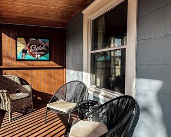 3 Bed / 3 Bath 1F/2H Cozy Village Bungalow - Centrally Located, Renovated Home - Syracuse - Balcony