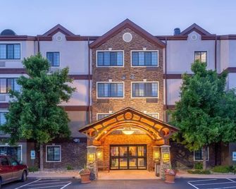Perfect for Your Next Stay | Free Breakfast, Free Wi-Fi, Indoor Pool - Davenport - Building