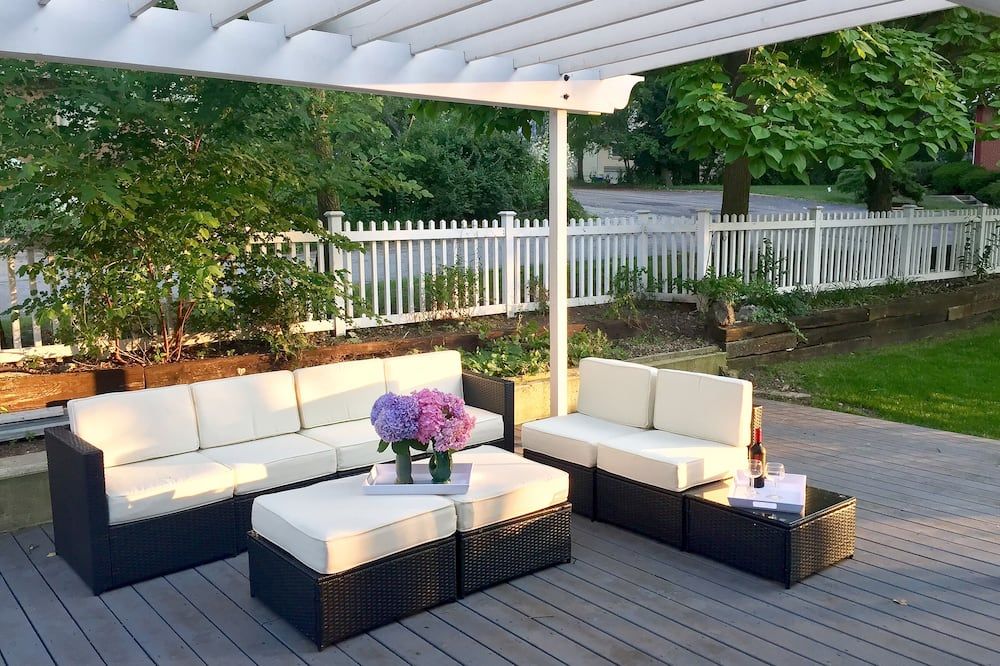 Restored Cottage Across The Street From The Beach! - Gary - Patio