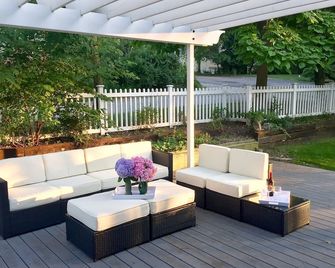 Restored Cottage Across The Street From The Beach! - Gary - Patio