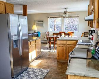 Bring the whole crew - in town - Miles City - Küche