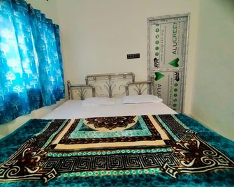 Shivay Guest House - Deoghar - Bedroom