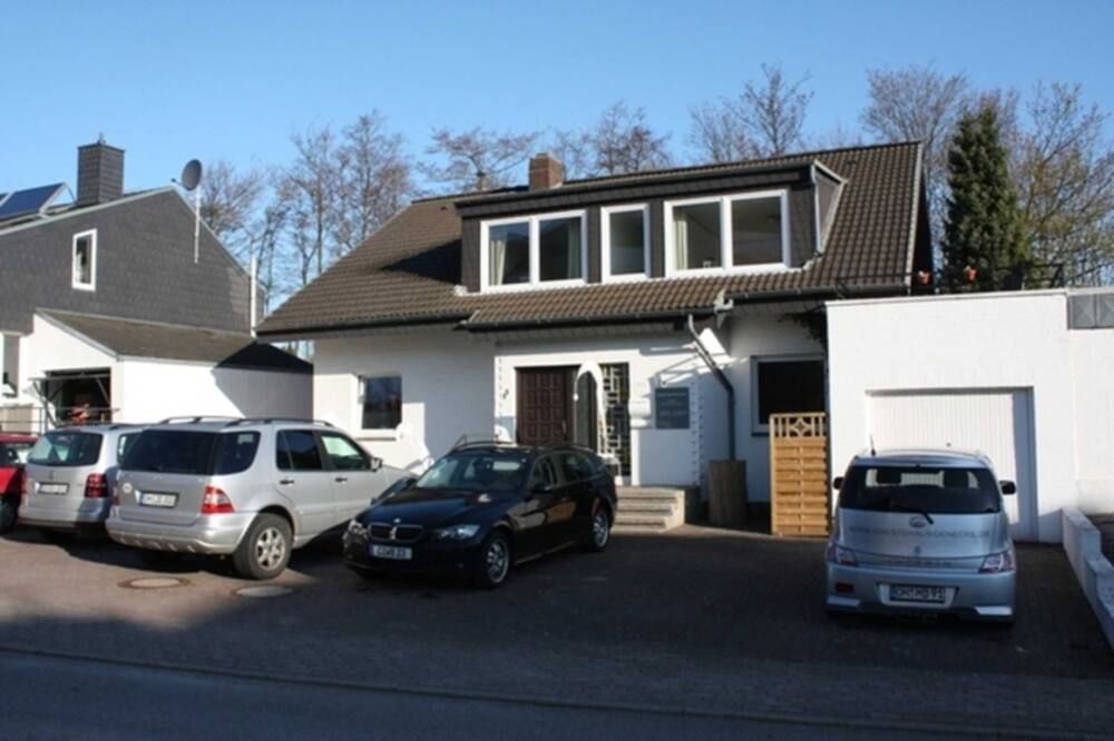 Double room No. 4, 19 m² - Gästehaus Denecke - Scharbeutz - Building