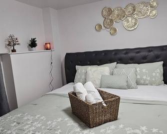 Comfy Stay - Mission - Bedroom