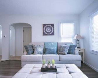 Quiet Minimalist 1br Apartment - Near City Center - Salt Lake City