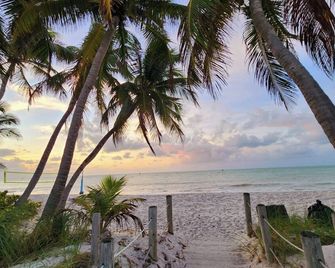 Caribbean Conch 5 Minutes to Smathers Beach & 10 minute Bike Downtown - Value - Key West - Beach