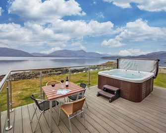 Waterfront Lodge 6 with Hot Tub - Appin - Balcony