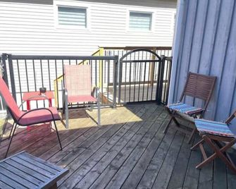Work-friendly bed/sit with private deck - Port Hope - Balcony