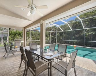 Peaceful home with pool and steps to beach/dining - Marco Island - Balcony