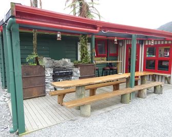 Glow Worm Accommodation - Hostel - Franz Josef Glacier - Patio