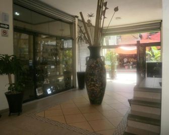 Hotel Esmeralda's - טוטסטלה גוטיירס - לובי