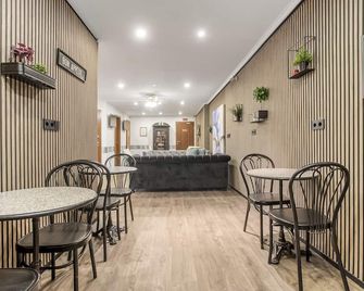 Flyers Airport Hotel - Κέφλαβικ