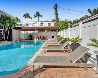 Waves Beach Town Spacious Studio Apartment For 4 People - Pompano Beach - Pool