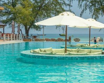 Sara Resort - Koh Rong Sanloem - Piscina