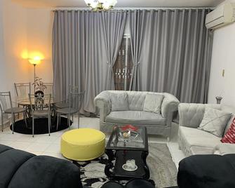 Modern apartment in Rehab City, Cairo - New Cairo - Living room