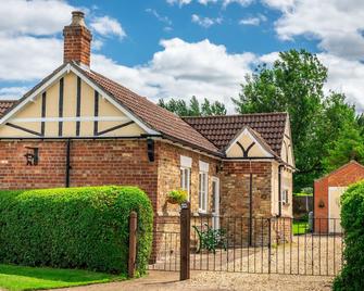 Anvil Lodge - Horncastle - Building