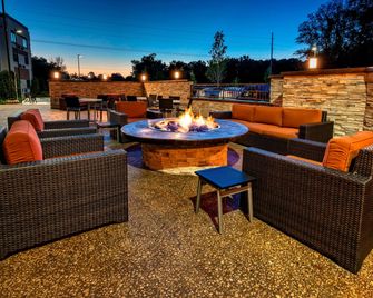 Courtyard by Marriott Oxford - Oxford - Innenhof