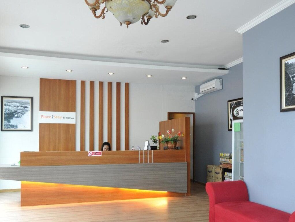 Place2stay @ Rh Plaza Hotel - קוצ'ינג - דלפק קבלה