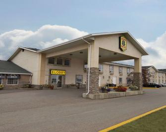 Super 8 by Wyndham Dawson Creek - Dawson Creek - Building