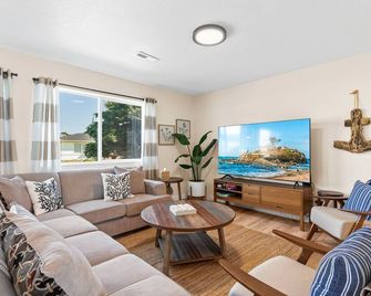 Beach Lighthouse Sunset Walks Redwoods - Crescent City - Sala de estar