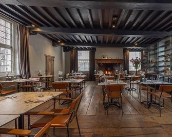 Restored Warehouse Room Close To Wildlands Adventure Zoo Emmen - Coevorden - Restaurant