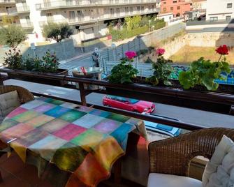 Apartment en la Calle diputacion de Calella.for 6 people, Ideal for families - Calella - Balcón