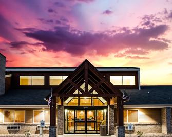 AmericInn by Wyndham Menomonie - Menomonie - Gebäude