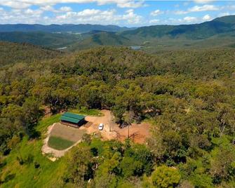 Ridge Cabin - Stunning Views - 5km From Neighbours - Airlie Beach - Outdoor view