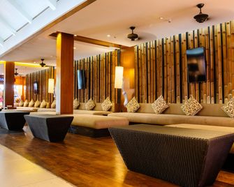 هوليداي إن ريزورت فوكيت سورين بيتش ا باي آيتش جي - Choeng Thale - ردهة