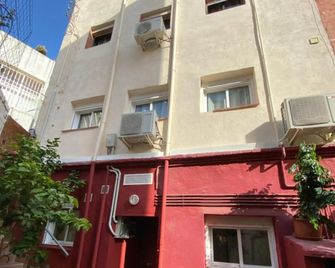 Comfortable renovated flat, WiFi! - Badalona - Budova