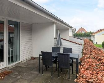 4 person holiday home in Ærøskøbing-By Traum - Ærøskøbing - Patio
