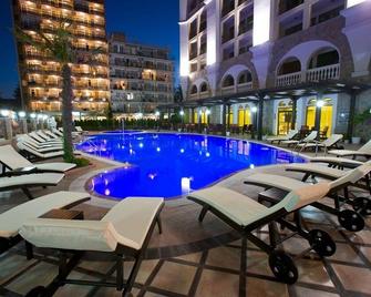 Art Hotel Babylon - Nesebar - Piscina