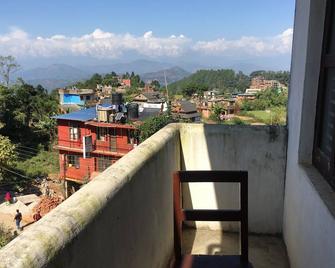 Shrestha Hotel & Restaurant - Bandipur - Balcony