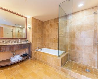 Luxury Suite with kitchen & balcony in Suncadia Lodge - Cle Elum - Bathroom