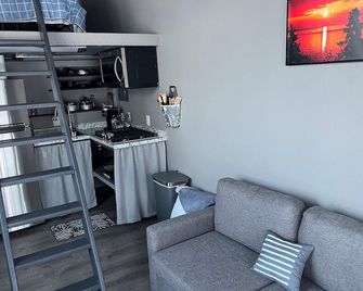 Welcoming cabin with WiFi in charming Wasilla with amazing views. - Wasilla - Kitchen