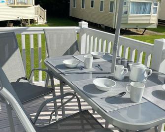 Kellysholidayhomes, Willerby, 2 bedroom Caravan, surrounded by nature - Weeley - Balcony