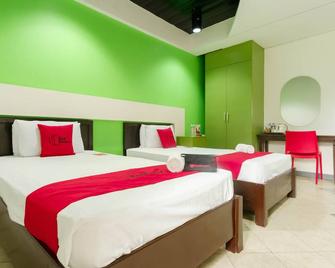 RedDoorz near Waltermart Subic - Subic - Schlafzimmer