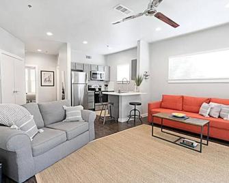 Fifa Ready The Kozy Urban Dallas Flat - Dallas - Huiskamer