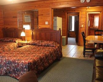Aurora's Kentucky Lake Cottages - Aurora - Bedroom