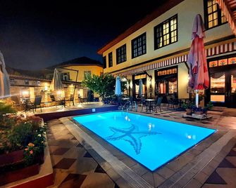 Puding Suite Hotel - אנטליה - בריכה