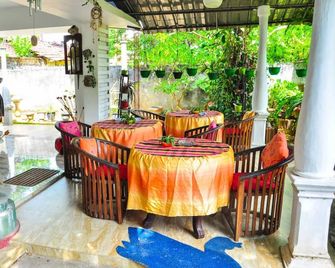 Rock Cascade Tourist Home &cookery School - Polonnaruwa - Restaurant