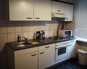 Nürnberg Monteurwohnung - Nuremberg - Kitchen