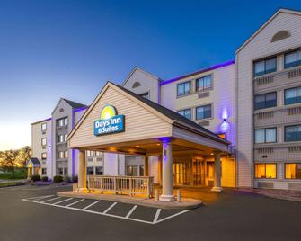 Days Inn & Suites by Wyndham Kansas City South - Kansas City - Gebäude