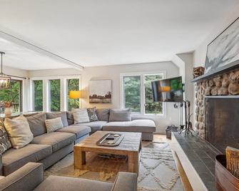 Topnotch 384D - Stowe - Living room