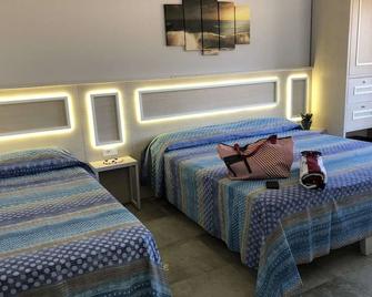 B&B Holiday Tropea - Tropea - Habitación