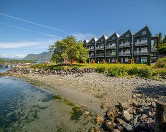 Fred Tibbs Ocean Front Condos - Tofino - Bâtiment