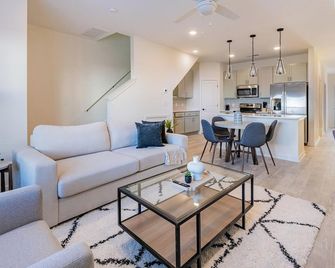 Landing at Encore at Westgate - 3 Bedrooms in Westgate - Leland - Living room